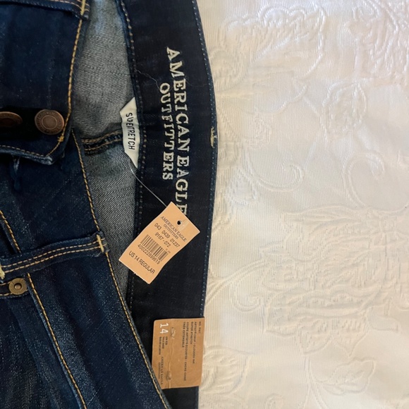 NWT American Eagle Artist Crop Denim Jeans — Size 14 - Picture 2 of 5